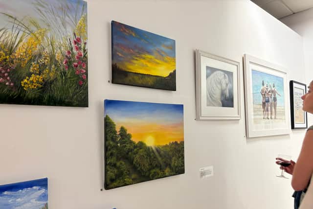 Iryna Labunska, who works in oil, watercolour, pencil, and charcoal, enjoys painting nature in all its beauty, and particularly colourful flowers and landscapes.