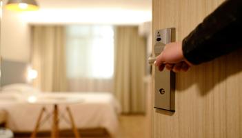 €2,000 and free Christening parties on offer from hotel if you conceive while staying there