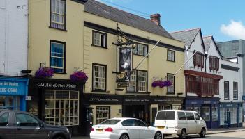 Ghosts in Devon? Major paranormal activity reported at historic pub in Exeter