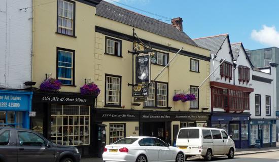 Ghosts in Devon? Major paranormal activity reported at historic pub in Exeter