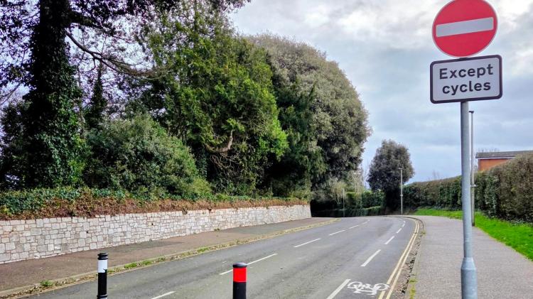 Reopening road to cars poses &lsquo;legal risk&rsquo;