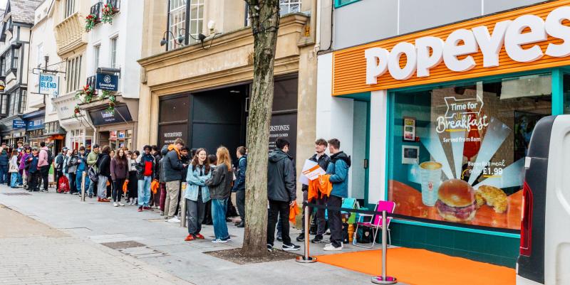 Chicken fans flock to new restaurant