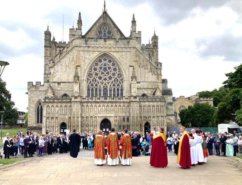 Choral Eucharist continues despite evacuation 