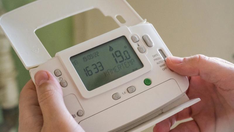 Pensioners’ fuel allowance splits council