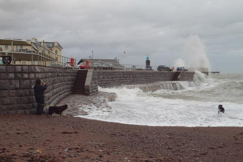 Photographing a rough sea, Teignmouth seafront, Image: Robin Stott, CC BY-SA 2.0, via Wikimedia Commons