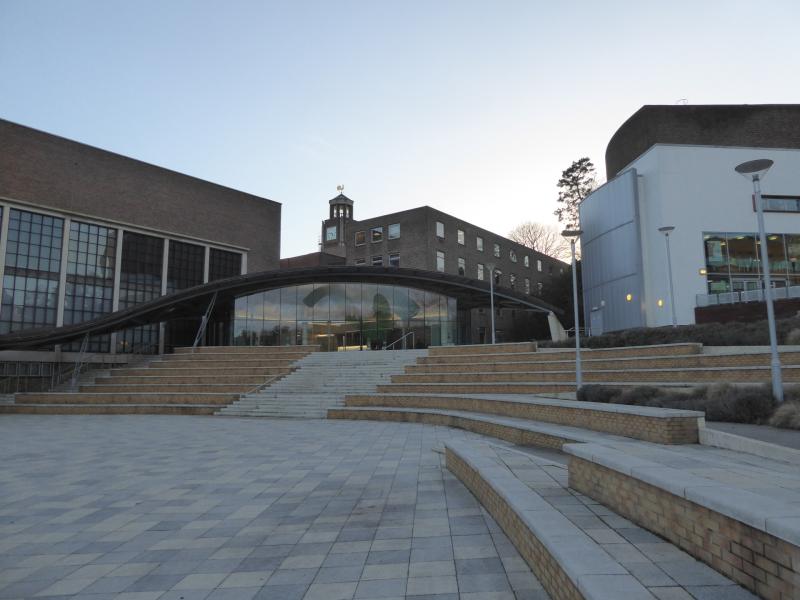Open plaza, Exeter University, Image: David Smith/Wikimedia Commons