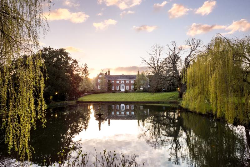Set in beautiful landscaped grounds across 7 acres and fronted by a magnificent lake, Image: Wilkinson Grant & Co