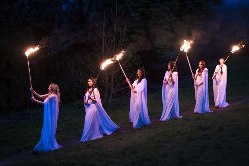 Mediaeval Baebes to lead torchlit Christmas Procession through Exeter