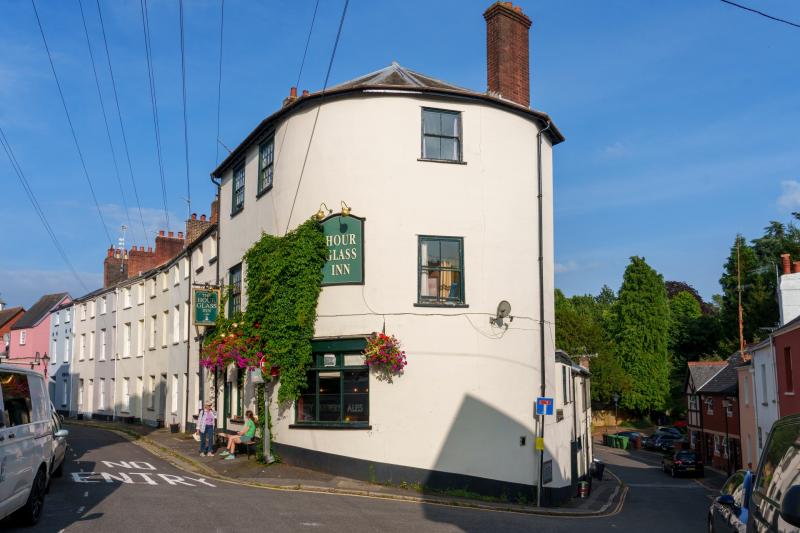 The Hour Glass Inn