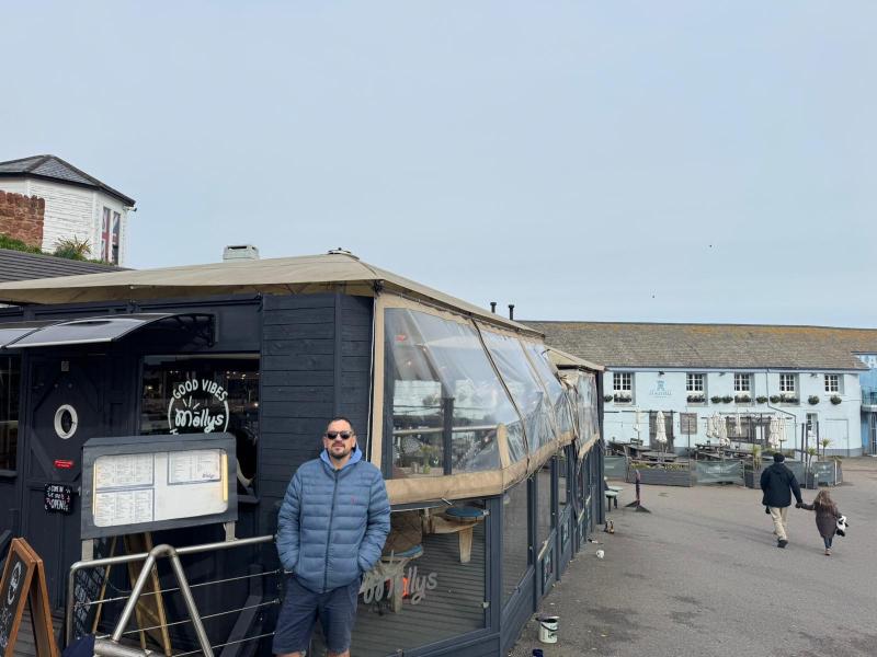 Lee Tyrrell at Molly's